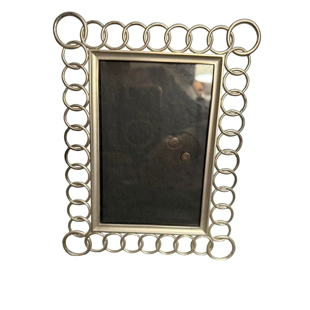 Modern Silver Ring‎ Link Frame 4x6 Metal Circle Border Contemporary Tabletop
